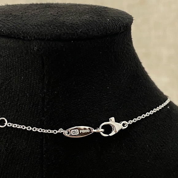 Harry Winston Flower Pendant Necklace With A Blue Gemstone At The Center - Picture 3 of 7